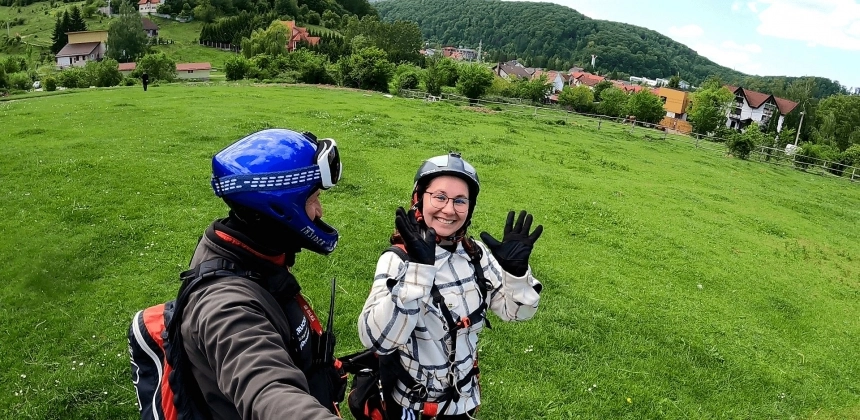 SIKLÓERNYŐZÉS – SZÉLES VIGYORÚ LESIKLÁS