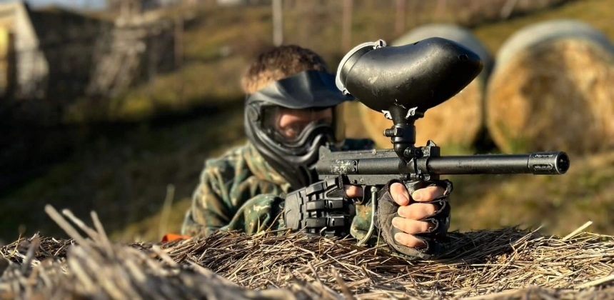 PAINTBALL - VOPSEȘTE-ȚI ADVERSARII ÎN CULORI!