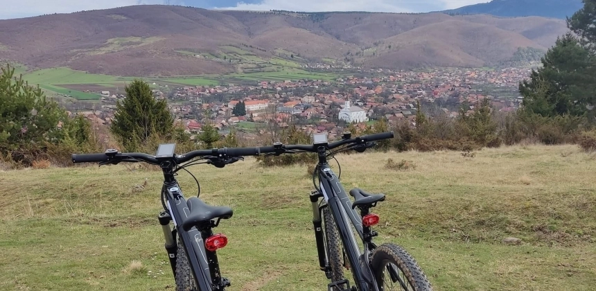 E-BICIKLITÚRA A TÜNDÉRVÖLGYBE, PIKNIKKEL