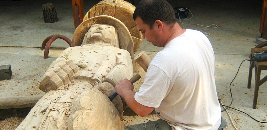 FĂ-ȚI PROPRIUL CUIER SCULPTAT PENTRU CHEI!