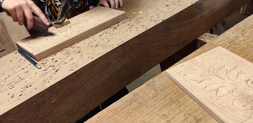 FĂ-ȚI PROPRIUL CUIER SCULPTAT PENTRU CHEI!