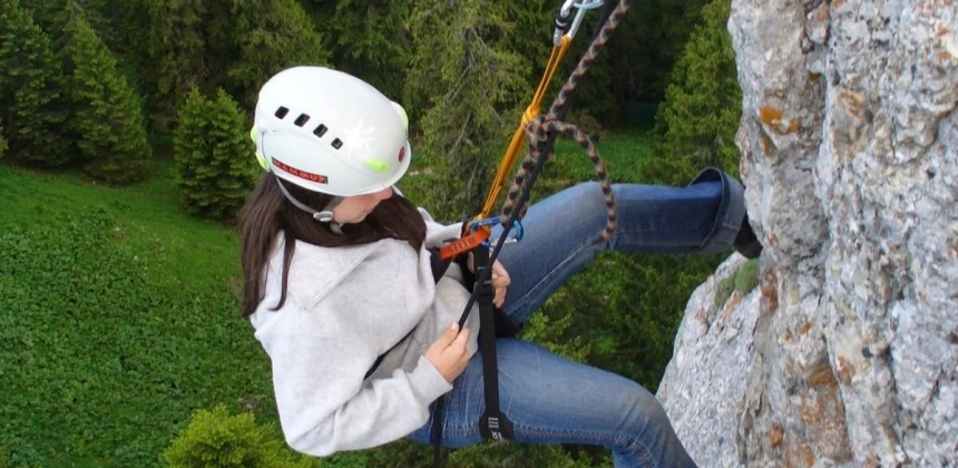 AVENTURĂ VERTICALĂ: TESTEAZĂ-ȚI LIMITELE!