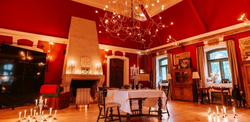 EXPERIENȚĂ CULINARĂ EXCLUSIVĂ LA LUMINA A 100 DE LUMÂNĂRI