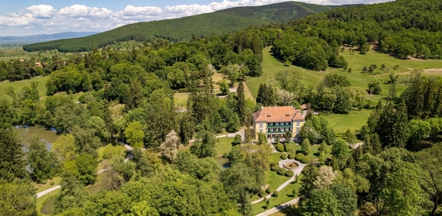 EXCURSIE CU CALEAȘCA SAU SANIA PE DOMENIUL MIKES