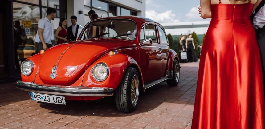 ÎNCHIRIERE VW BEETLE DE EPOCĂ PENTRU SESIUNE FOTO (DE NUNTĂ)