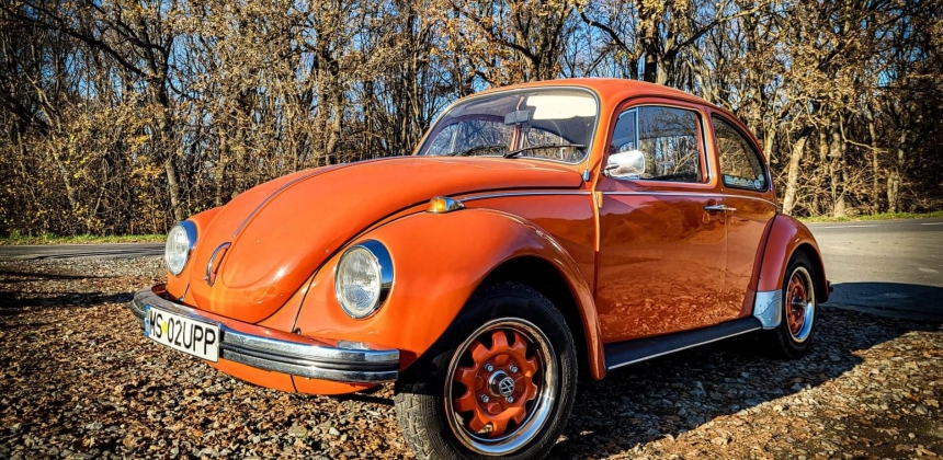 PLIMBARE CU STIL ÎNTR-O MAȘINĂ DE EPOCĂ VW BEETLE CU ȘOFER