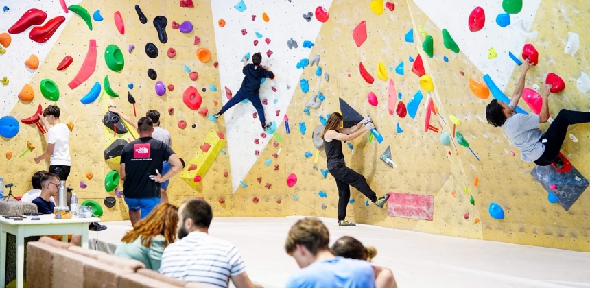 MÁSZÁSRA FEL! – EDZÉSBÉRLET AZ ADRENALIN CLIMBING GYM FALAIN