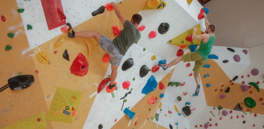 FORȚĂ ȘI FOCUS – ABONAMENT BOULDERING LA ADRENALIN CLIMBING GYM