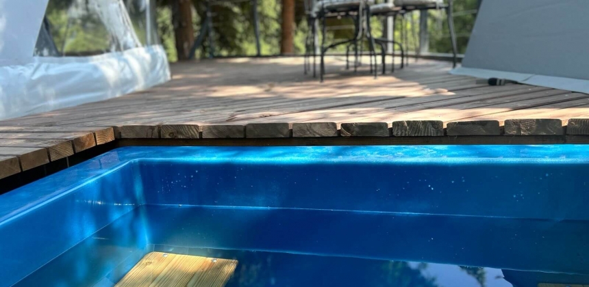 PANORÁMÁS GLAMPING ÉLMÉNY A FENYVESEK KÖZÖTT