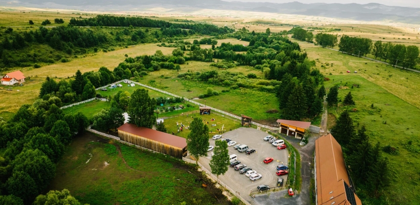 CĂLĂRIE ÎN NATURĂ LA POALELE HARGHITEI