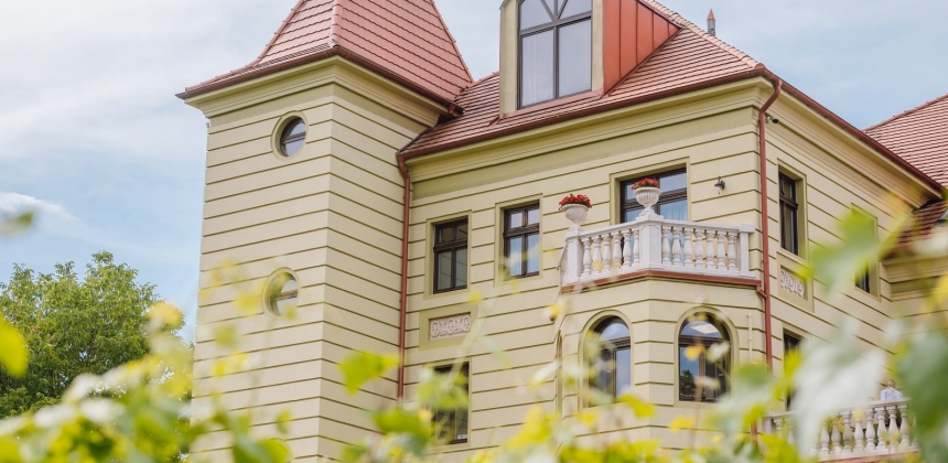 KETTEN, RÁÉRŐSEN – ROMANTIKUS PIHENÉS A KÚRIÁBAN